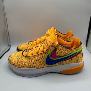 Nike LeBron 20 “James Gang” size 6 women’s